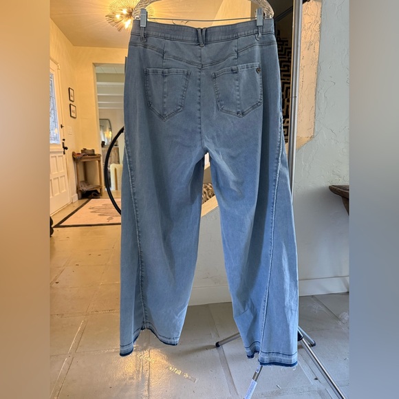 Democracy 14W Curve Equality Wide Leg Jeans Stretch Seam Detail NWT - Picture 2 of 8